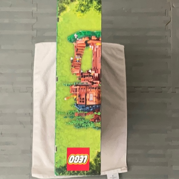 Lego Tree House - NWT - 21318 - with bonus lego baseplate. - Picture 5 of 7